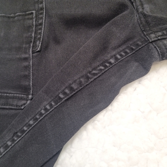 2/$25 🌿 Hollister | Black Cropped Skinny Pants - Picture 11 of 13